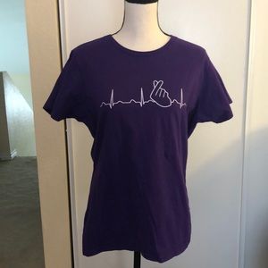 kpop finger heart shirt